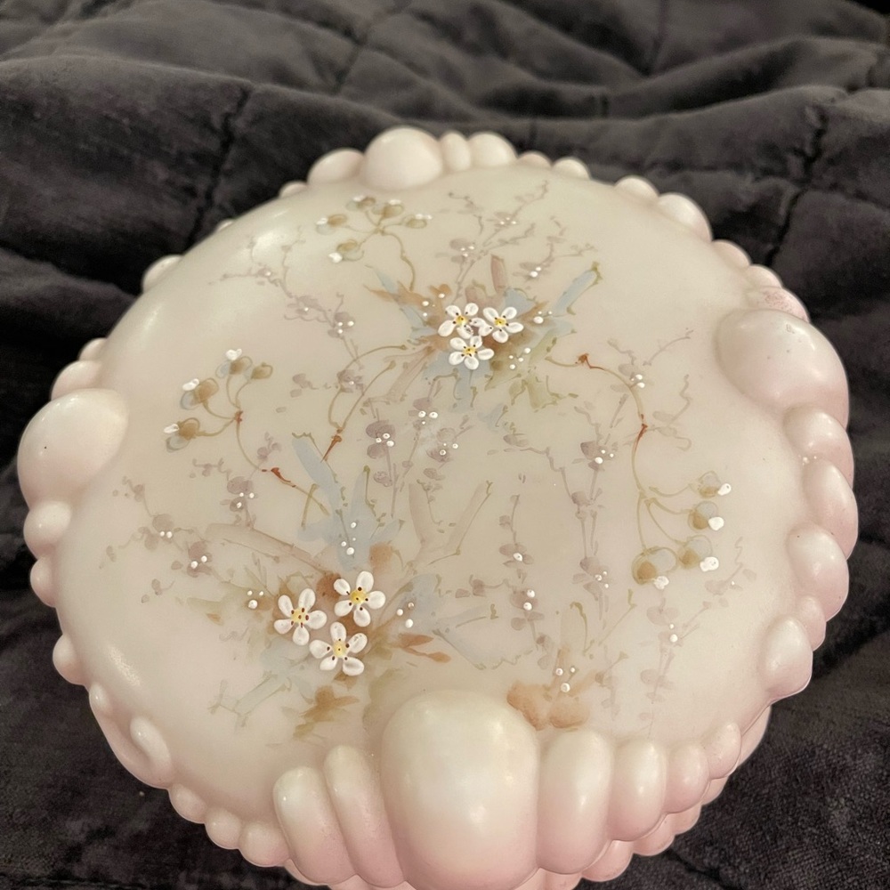 Antique Victorian Wavecrest Floral Lrg Dresser Powder Box 7.25”Diameter 3.75”T